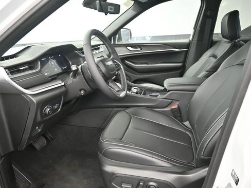 New 2025 Jeep Grand Cherokee Limited w/ Luxury Tech Group II image 11