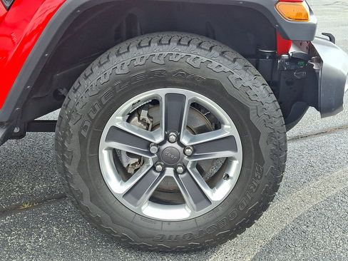 Used 2019 Jeep Wrangler Unlimited Sahara w/ Cold Weather Group AWD/4WD image 8