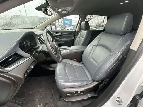 Used 2021 Buick Enclave Essence image 11