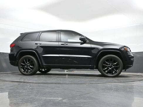 Used 2021 Jeep Grand Cherokee Laredo X AWD/4WD image 23