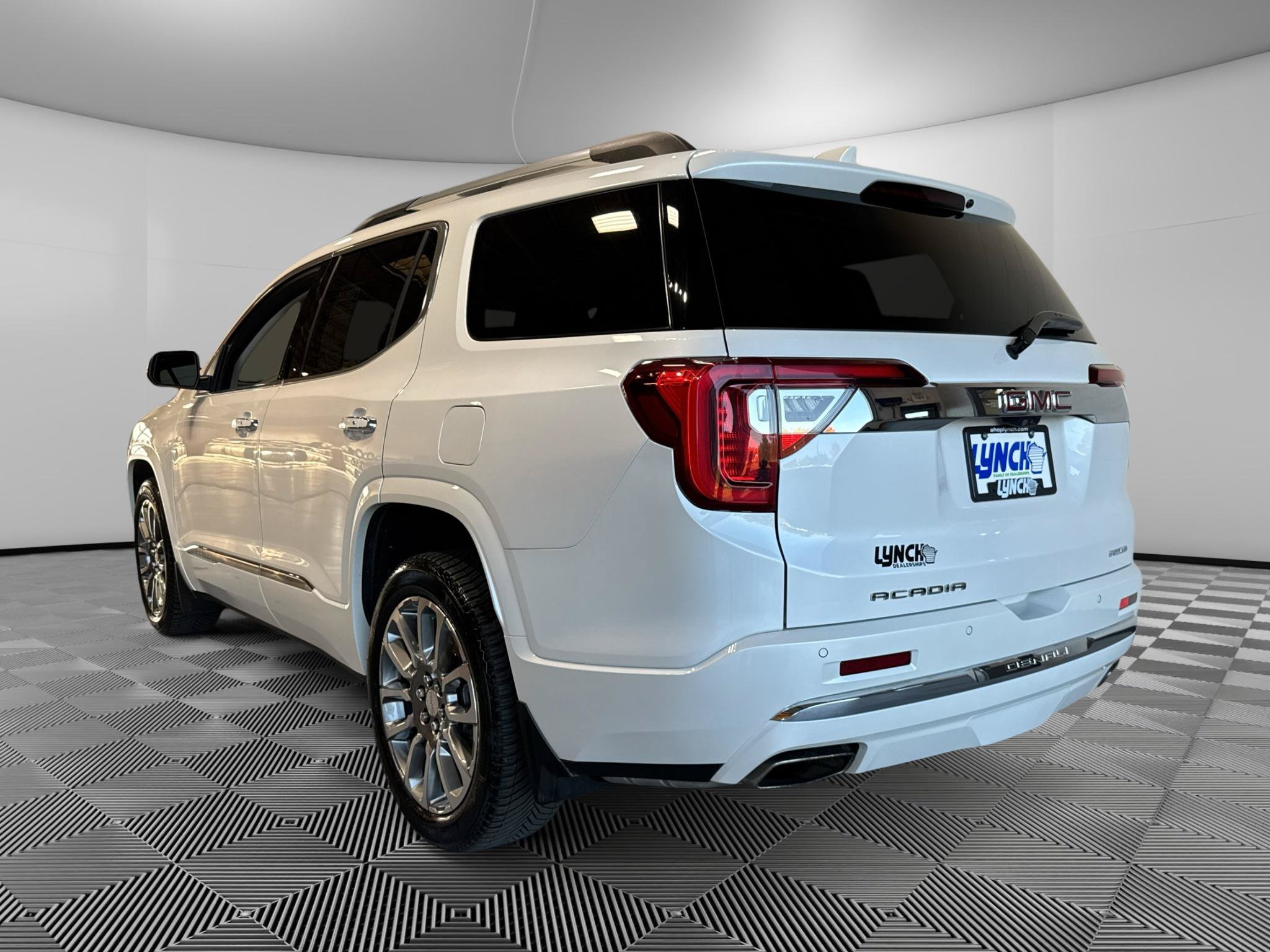 Used 2021 GMC Acadia Denali w/ Denali Ultimate Package AWD/4WD image 3