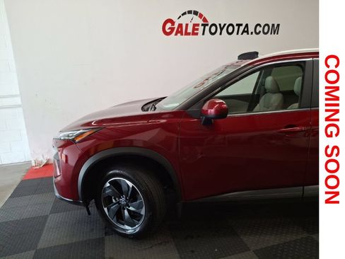 Used 2024 Nissan Rogue SV w/ SV Premium Package AWD/4WD image 4