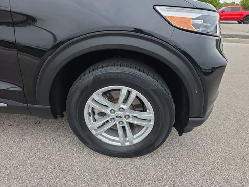 Used 2022 Ford Explorer XLT w/ Equipment Group 202A image 9