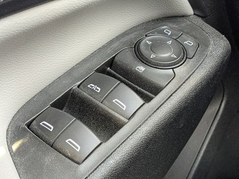 Used 2022 Chevrolet Equinox LS image 24