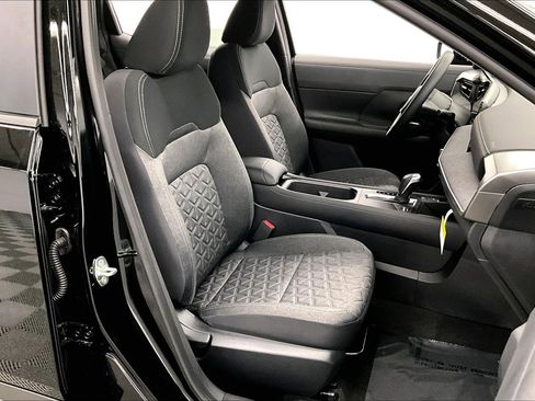 New 2026 Nissan Kicks SV w/ Charging Package FWD image 35