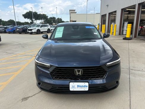 Used 2024 Honda Accord EX-L image 3
