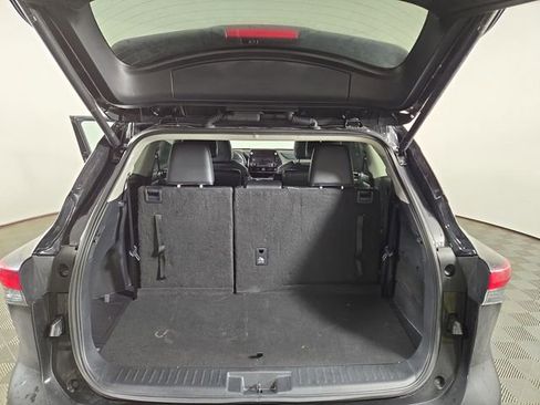 Used 2025 Toyota Highlander XLE image 33