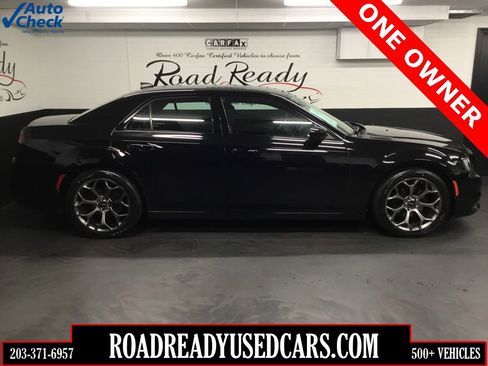 Used 2018 Chrysler 300 Touring w/ Sport Appearance Package image 1