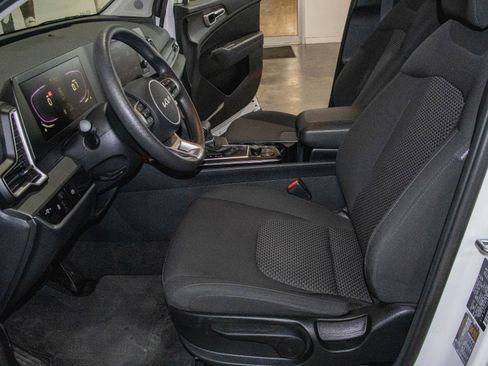 Used 2025 Kia Sportage LX AWD/4WD image 7
