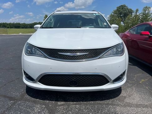 Used 2020 Chrysler Pacifica Touring-L Plus w/ Advanced Safetytec Group FWD image 2