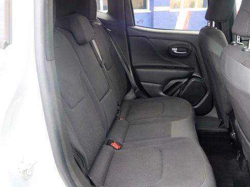 Used 2020 Jeep Renegade Altitude w/ UConnect 8.4 Nav Group FWD image 17