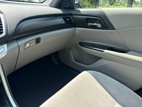 Used 2014 Honda Accord EX image 17