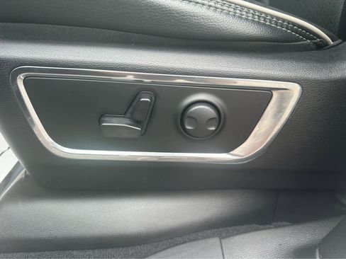 Used 2025 RAM 1500 Laramie image 16