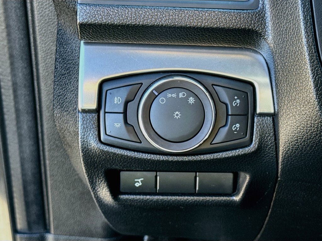 Used 2018 Ford Explorer XLT w/ Equipment Group 202A FWD image 18