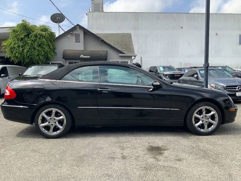 Used 2005 Mercedes-Benz CLK 320 Cabriolet image 2