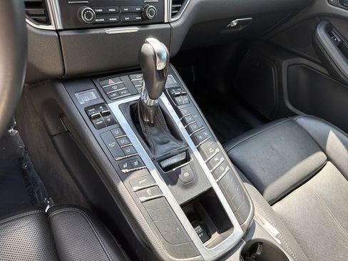 Used 2018 Porsche Macan AWD/4WD image 30
