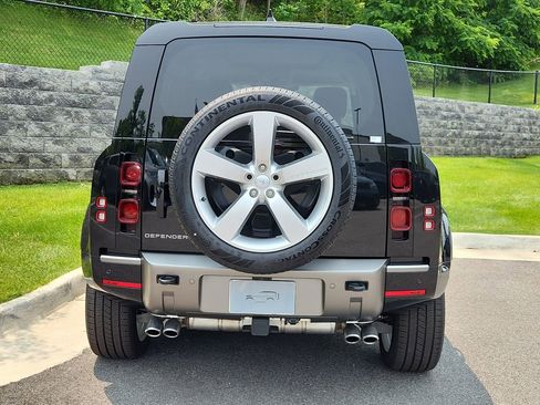 New 2025 Land Rover Defender 110 X-Dynamic SE image 7