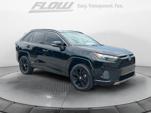 Used 2022 Toyota RAV4 SE AWD/4WD image 1