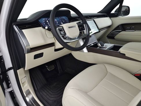 Used 2025 Land Rover Range Rover Long Wheelbase SE AWD/4WD image 14