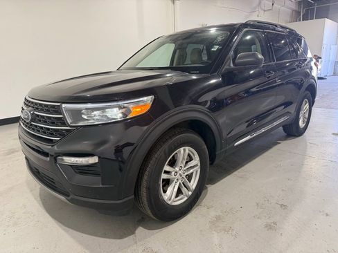 Used 2023 Ford Explorer XLT w/ Equipment Group 202A image 2