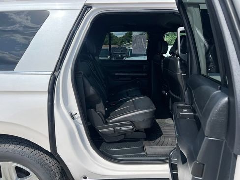 Used 2019 Ford Expedition Max XLT w/ Equipment Group 202A AWD/4WD image 19