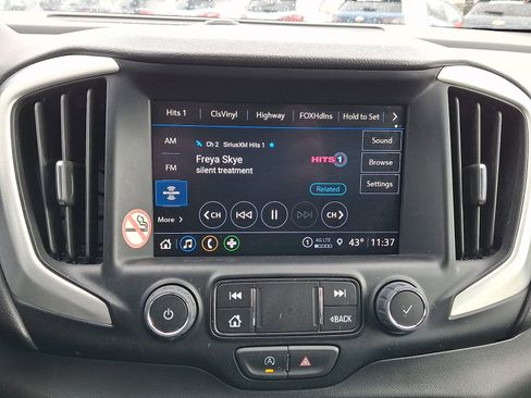 Used 2024 GMC Terrain SLT image 16