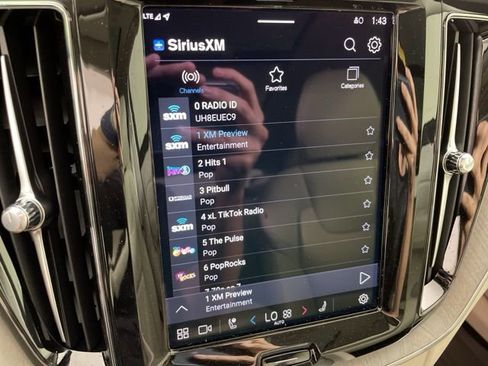 Certified 2024 Volvo XC60 T8 Plus w/ Protection Package Premier image 29