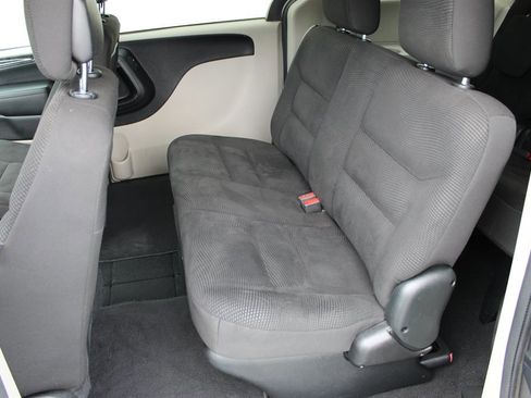 Used 2020 Dodge Grand Caravan SE w/ UConnect Hands-Free Group image 7