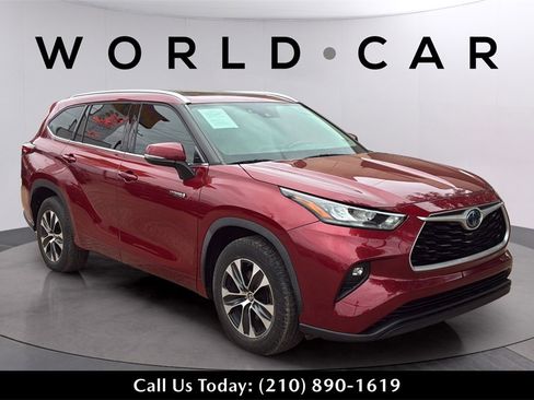 Used 2020 Toyota Highlander XLE image 2