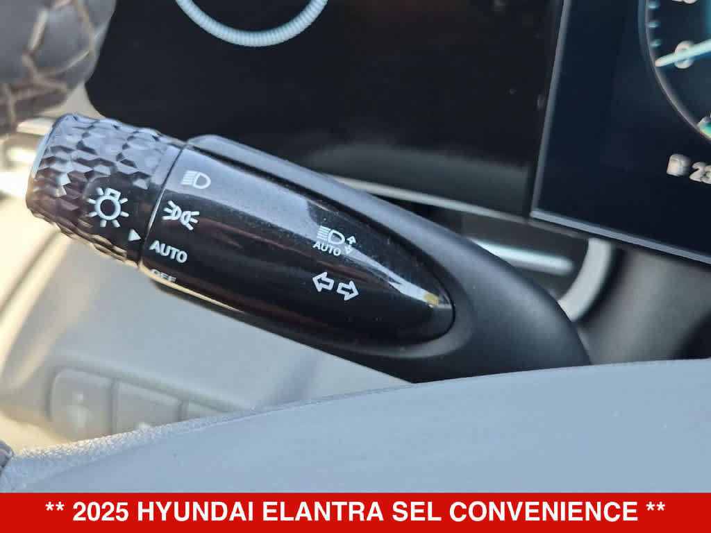 Used 2025 Hyundai Elantra SEL FWD image 26