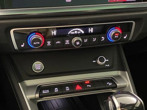 Used 2020 Audi Q3 2.0T Premium Plus w/ Premium Plus Package image 28