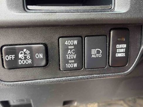 Used 2019 Toyota Tacoma TRD Sport AWD/4WD image 17