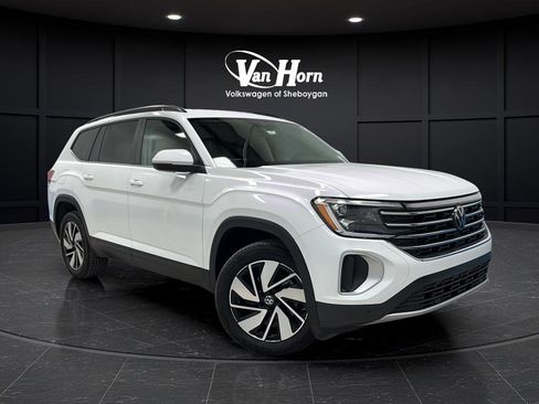 Used 2025 Volkswagen Atlas SE image 1