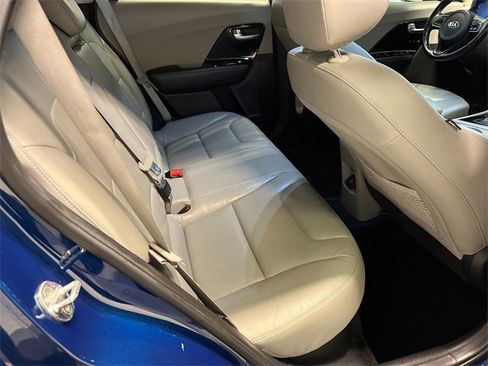 Used 2018 Kia Niro Touring image 12