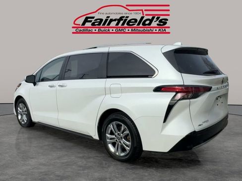 Used 2022 Toyota Sienna Platinum image 3