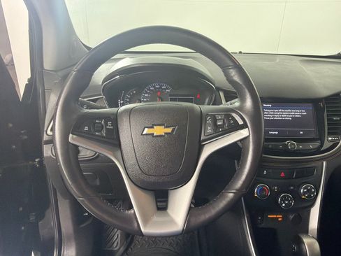 Used 2018 Chevrolet Trax LT w/ LT Convenience Package FWD image 14