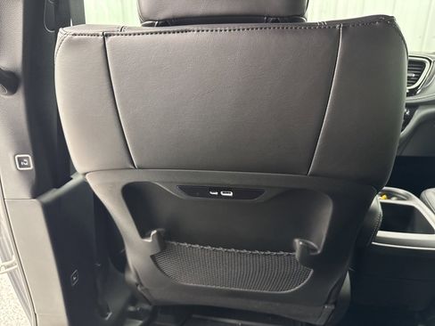 New 2026 Chrysler Pacifica Select image 15