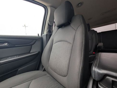 Used 2015 Chevrolet Traverse LT w/ Style and Technology Package image 12
