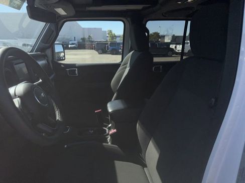Used 2023 Jeep Wrangler Unlimited w/ Sun & Screen Package AWD/4WD image 9