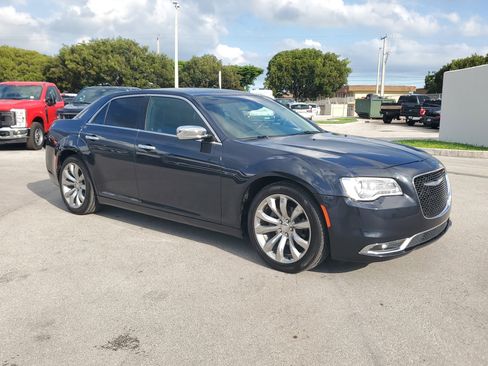 Used 2019 Chrysler 300 Limited image 3