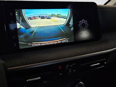 Used 2025 Nissan Kicks SV AWD/4WD image 12