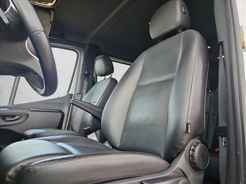 Used 2022 Mercedes-Benz Sprinter 2500 image 13