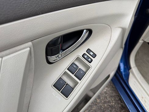 Used 2011 Toyota Camry image 9