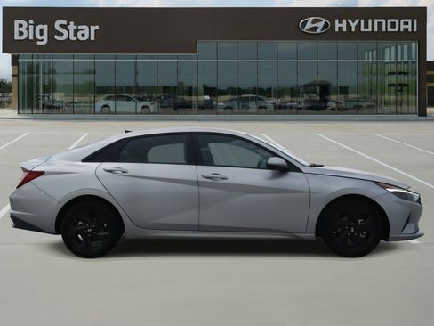 Used 2021 Hyundai Elantra SEL image 5