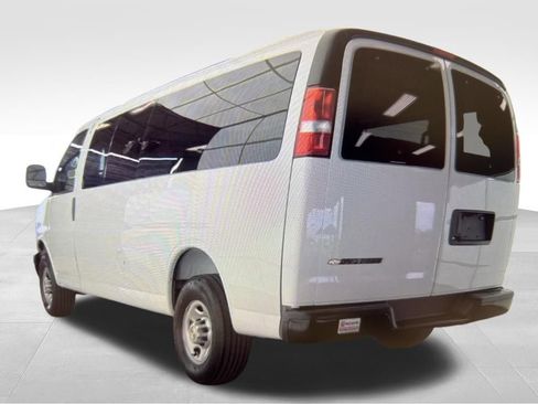 Used 2025 Chevrolet Express 3500 LS image 4