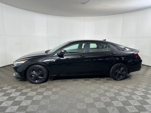 Used 2023 Hyundai Elantra SEL image 6