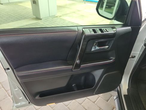 Used 2018 Toyota 4Runner TRD Off-Road Premium image 10