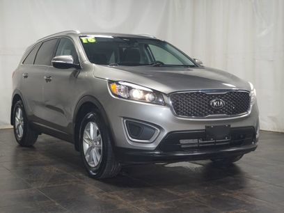 Used 2016 Kia Sorento LX w/ LX Convenience Package
