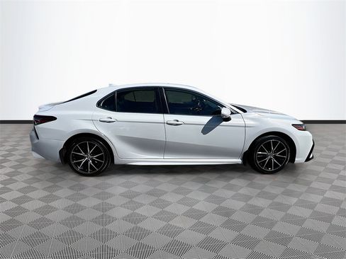 Used 2024 Toyota Camry SE image 8