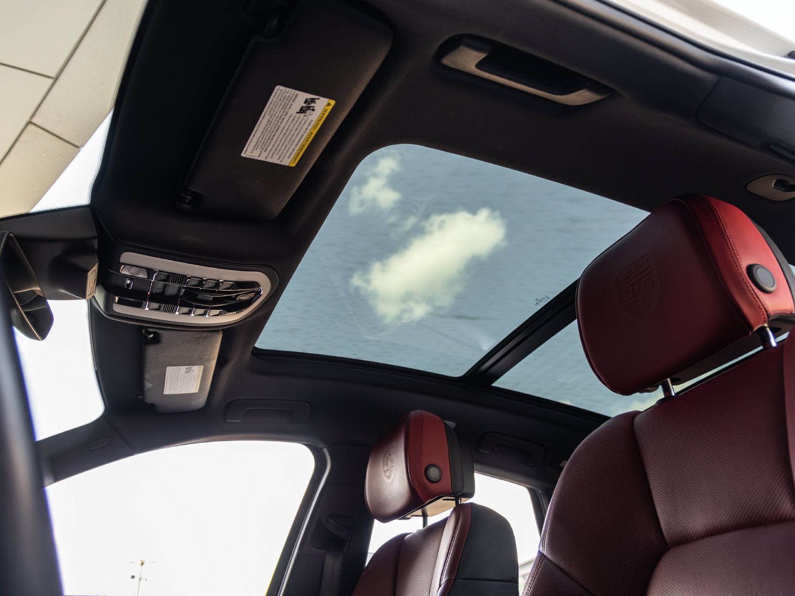 Certified 2023 Porsche Macan AWD/4WD image 25